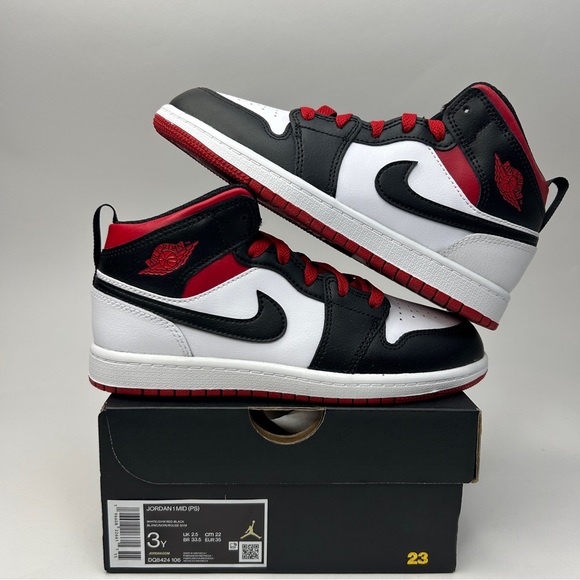 nike air jordan 1 mid gym red black toe